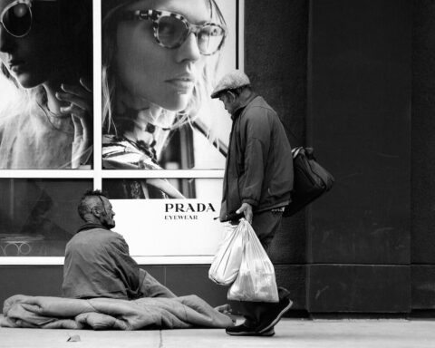 Zengin ve yoksul eşitsiyliği