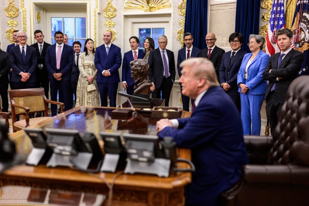 Big Tech teknoloji devlerinin beyaz sarayda trump etrafında toplanmış hali