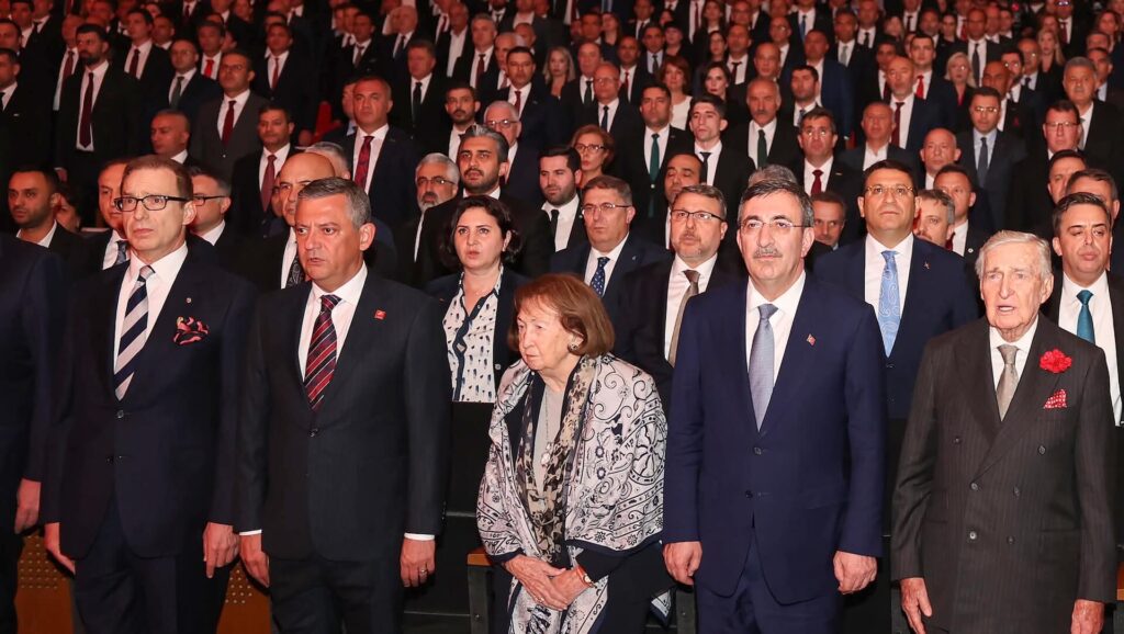 Özgür Özel, Koç Holding 100. yıl törenine katıldı